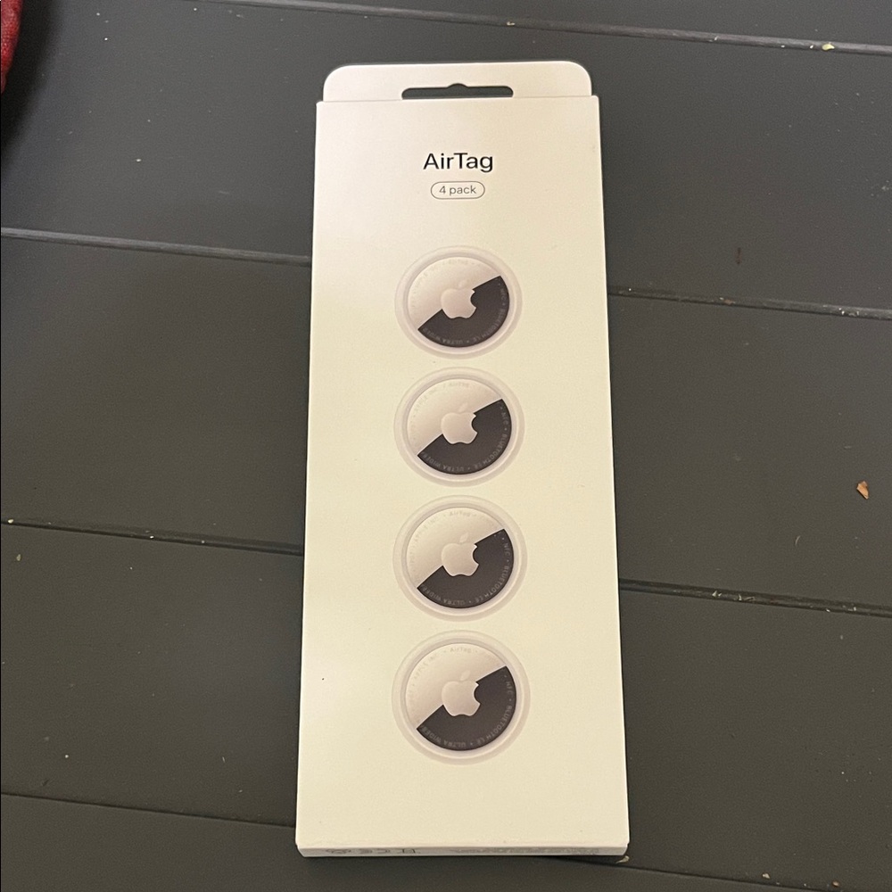 Apple AirTag Set with White and Silver Finish